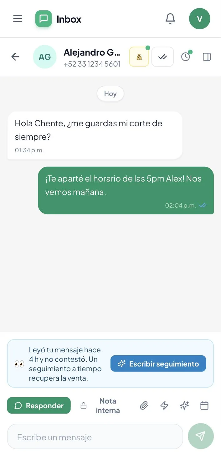 Chat donde el cliente leyó el mensaje y Marvaliz ofrece escribir un seguimiento con IA